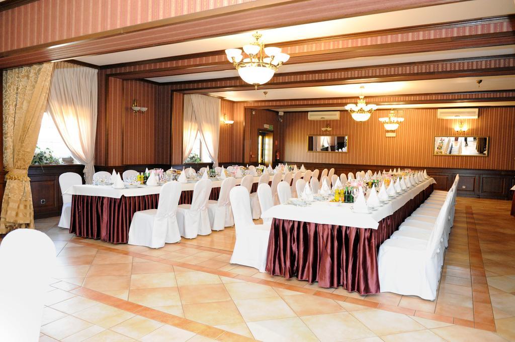 Hotel Czardasz Koziegłowy エクステリア 写真