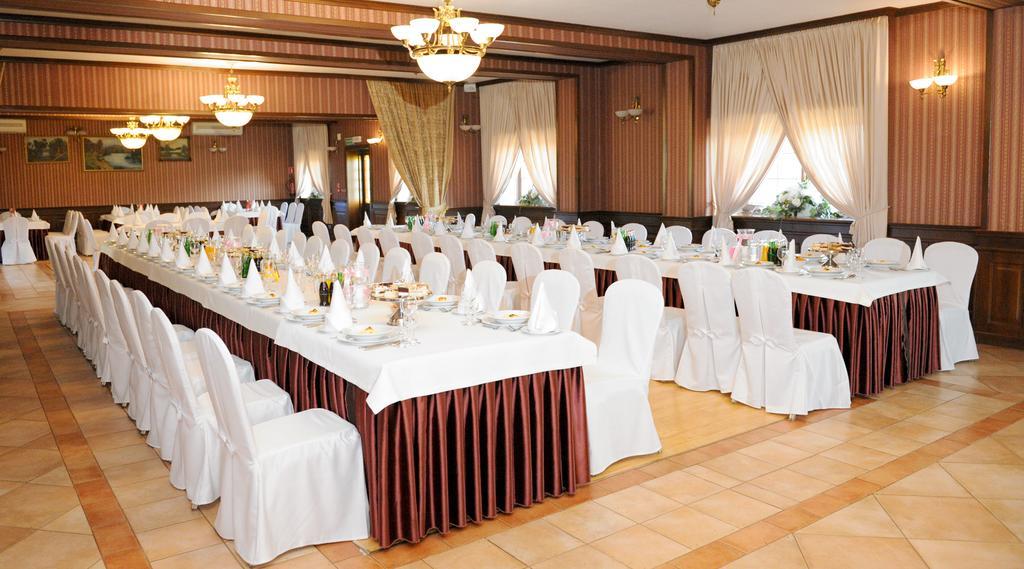 Hotel Czardasz Koziegłowy エクステリア 写真