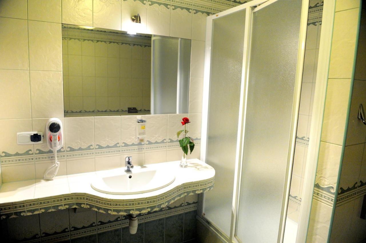 Hotel Czardasz Koziegłowy エクステリア 写真